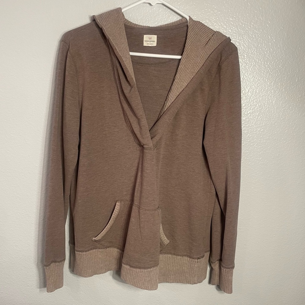 Women’s Banana Republic slouchy, taupe brown, low neck brown leisure hoodie!